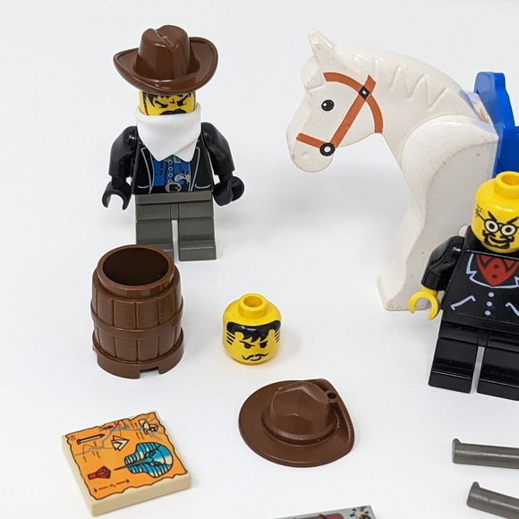 Lego Vintage Minifigures Horses Cowboy Adventures Parts Pieces - Picture 2 of 4